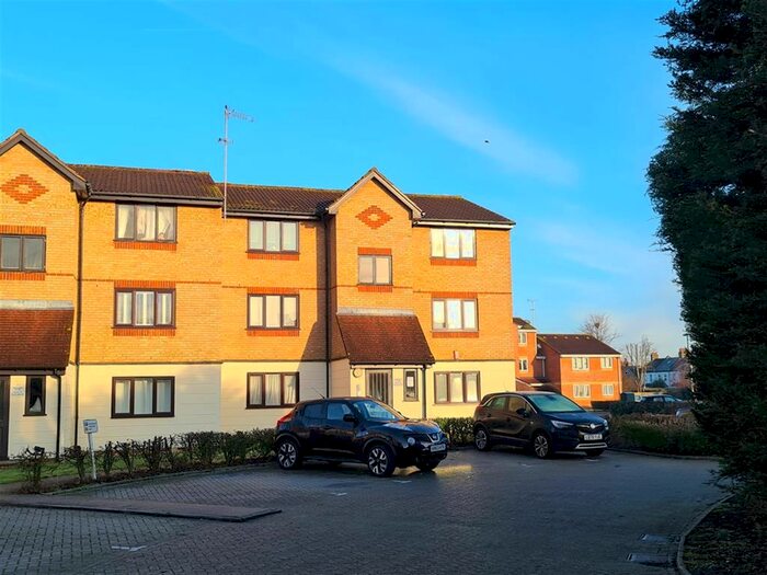 1 Bedroom Flat To Rent In Mullards Close, Hackbridge, Surrey, CR4