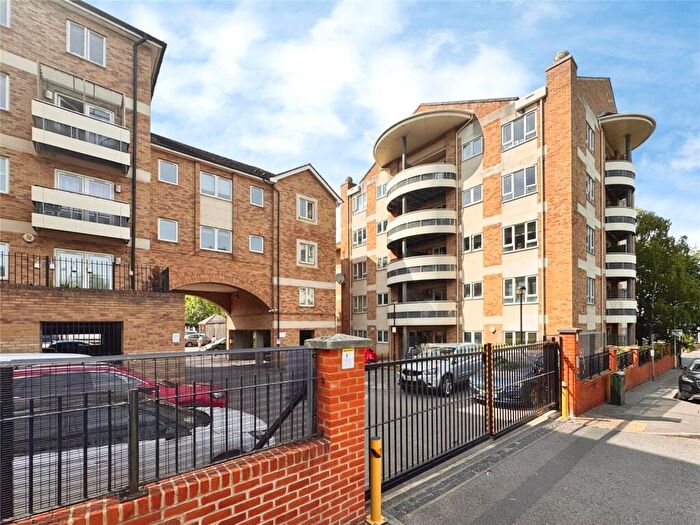 2 Bedroom Apartment To Rent In Branagh Court, Reading, Berkshire, RG30