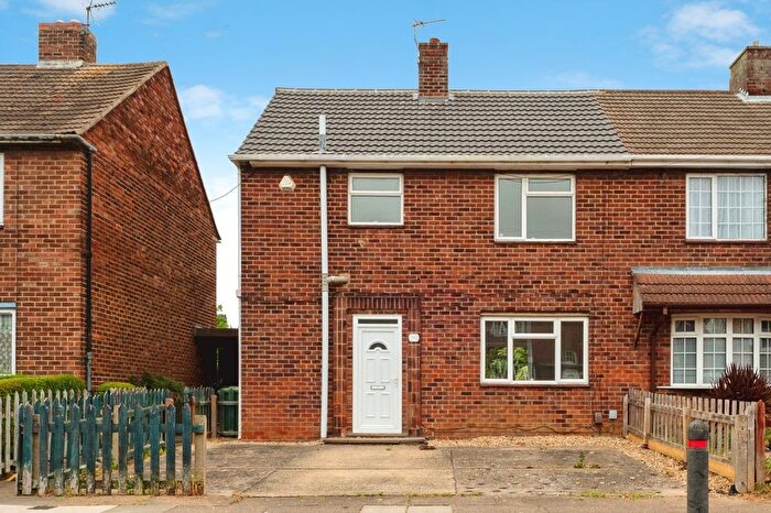 3 Bedroom Semi-Detached House For Sale In Winthorpe Road, Grimsby, DN33