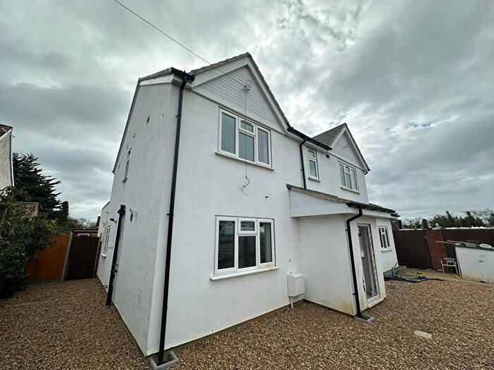 2 Bedroom Flat To Rent In Slough, Berkshire, SL3
