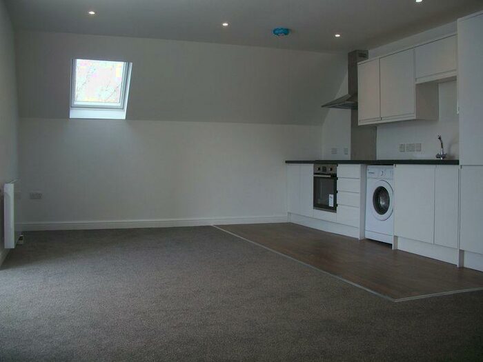 2 Bedroom Flat To Rent In Balconied Apartment, CR8