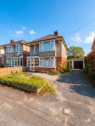 3 Bedroom Detached House For Sale In Redhill Drive, Bournemouth, BH10