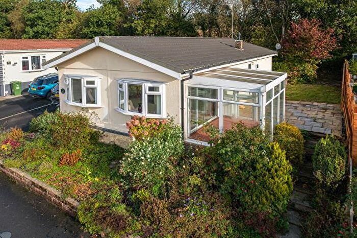 2 Bedroom Mobile/park Home For Sale In The Bungalows, Pendre, Builth Wells, LD2