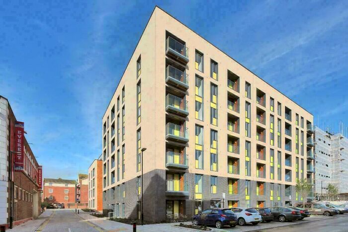 2 Bedroom Apartment To Rent In Queensway, Southampton, Hampshire, SO14