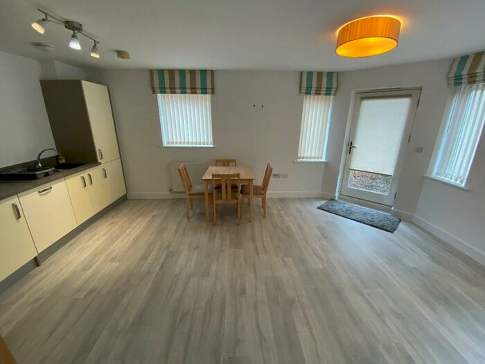 2 Bedroom Apartment To Rent In London Road, Leigh-On-Sea, Essex, SS9