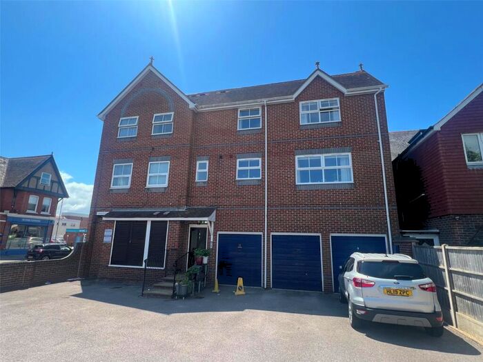 2 Bedroom Apartment To Rent In Osbourne Place, High Street, Lee-On-The-Solent, Hampshire, PO13