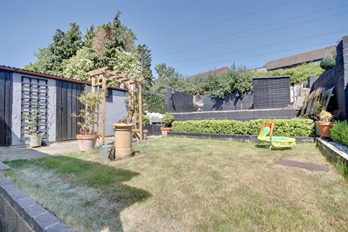 3 Bedroom End Of Terrace House For Sale In Deerhurst Crescent, Portsmouth, PO6
