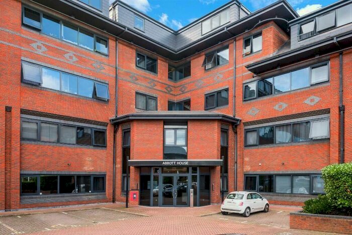 3 Bedroom Flat To Rent In Golf Club Lane, Gloucester, Gloucestershire, GL3