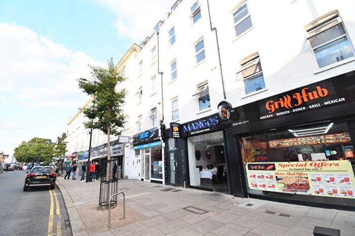 Studio To Rent In Ballards Lane, London, N12