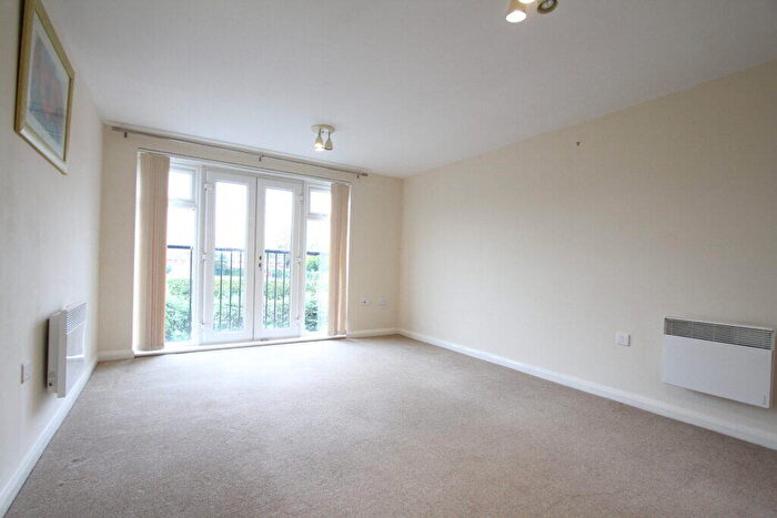 2 Bedroom Apartment To Rent In Alma Road, Banbury, Oxon, OX16