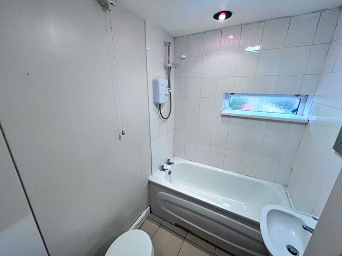 5 Bedroom End Of Terrace House To Rent In Barras Lane, Coventry, CV1