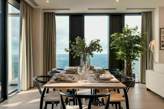 3 Bedroom Apartment To Rent In Broad Street, Birmingham, B15