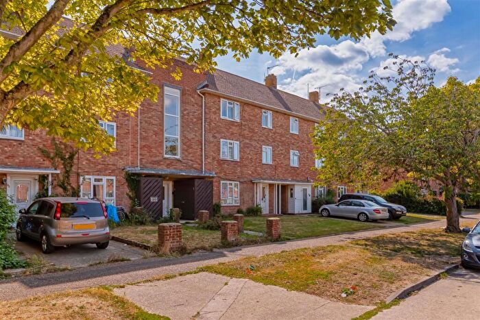 1 Bedroom Flat For Sale In Limbrick Lane, Goring, BN12