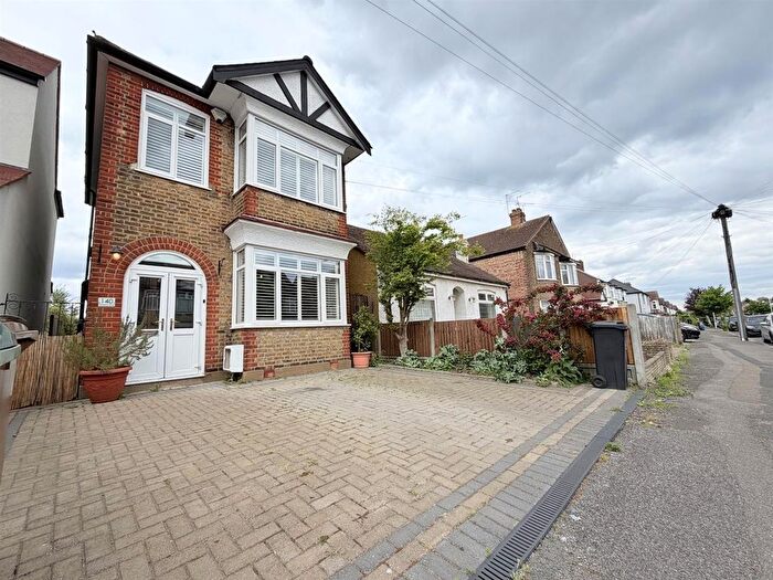 3 Bedroom Property For Sale In Hampton Road, London, E4