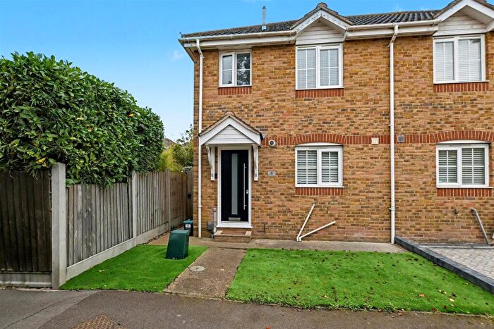 2 Bedroom Semi-Detached House For Sale In The Fielders, Canvey Island, SS8