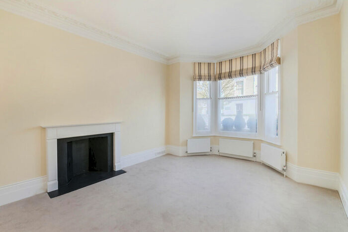 2 Bedroom Apartment To Rent In Langton Street, Chelsea, SW10