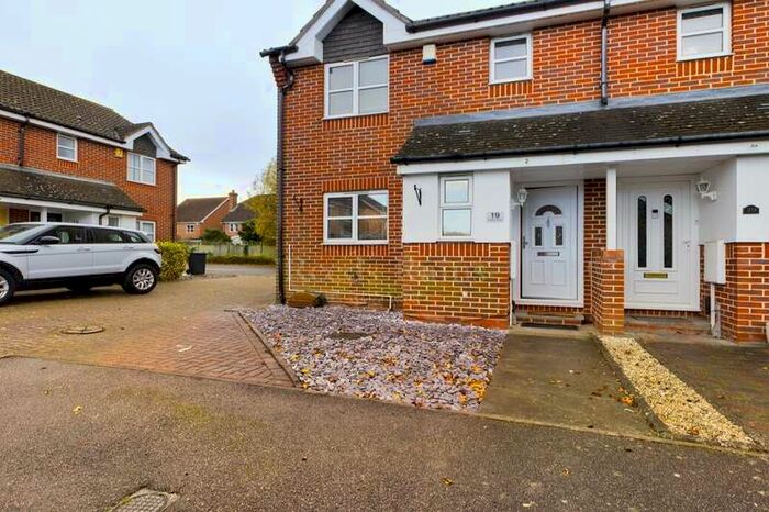 2 Bedroom Property To Rent In Latham Close, Dartford, DA2