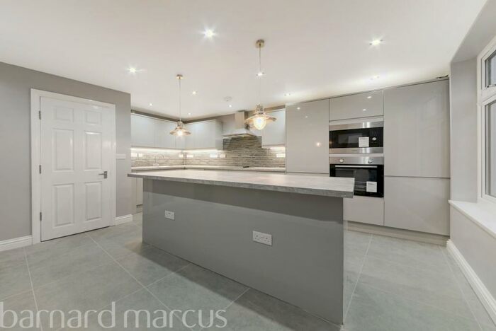 4 Bedroom Semi-Detached House To Rent In Carshalton Road, Sutton, SM1