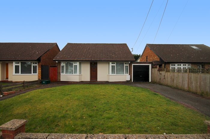 2 Bedroom Detached Bungalow To Rent In St Winifreds Road, Biggin Hill, Westerham, TN16