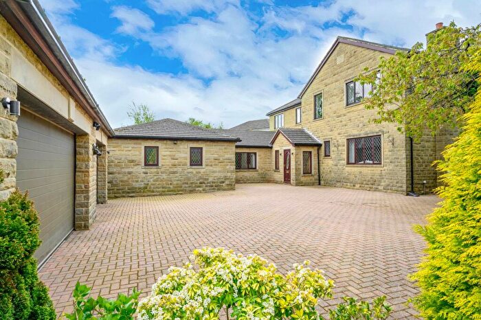 6 Bedroom Detached House For Sale In Wyke Lane, Oakenshaw, BD12