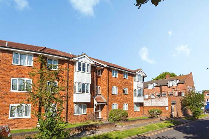 1 Bedroom Flat For Sale In Torrington Drive, Harrow, HA2
