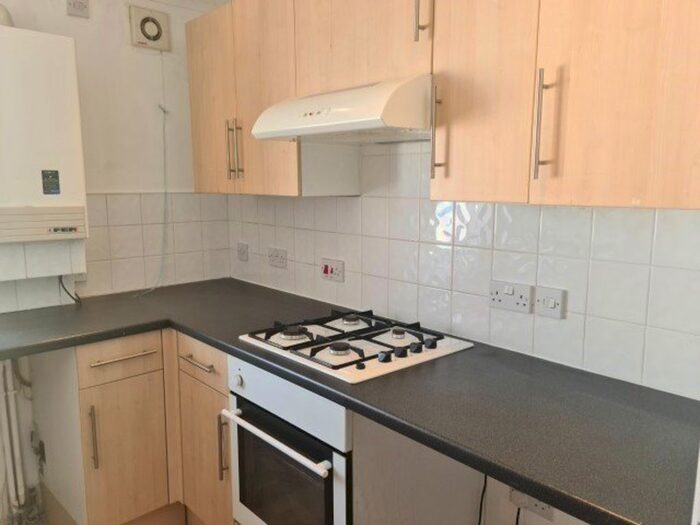 2 Bedroom Flat To Rent In Broadway, Roath, CF24