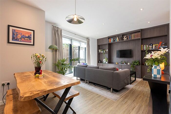 1 Bedroom Flat To Rent In Dee Road, Richmond, TW9