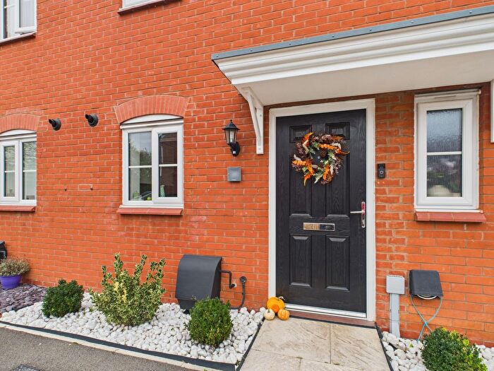 2 Bedroom Semi-detached House For Sale In Leycester Close, Oadby, Leicester, Leicestershire, LE2