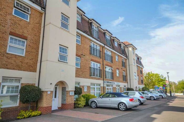 2 Bedroom Apartment To Rent In Green Lane, Morden, SM4