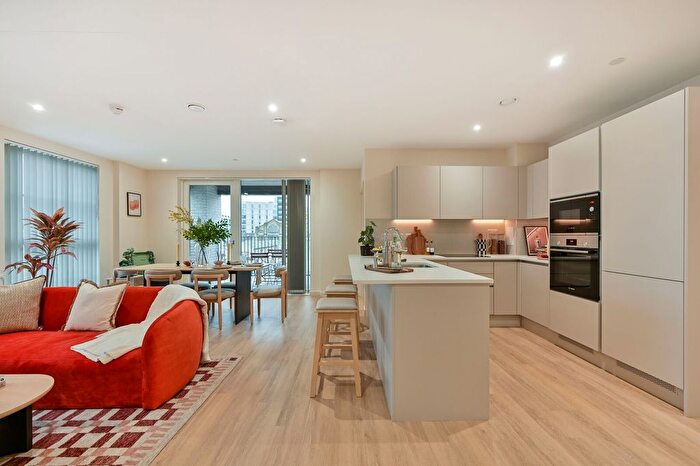 3 Bedroom Flat To Rent In Marble House, Hayes And Harlington, Hayes, UB3