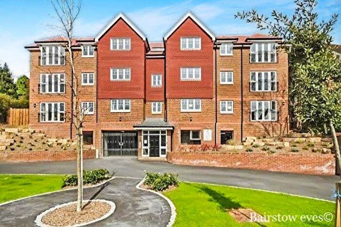 2 Bedroom Flat To Rent In Plough Lane, Purley, CR8
