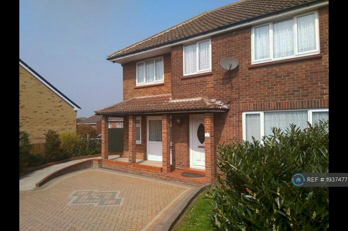 4 Bedroom End Of Terrace House To Rent In Woodward Close, Grays, RM17