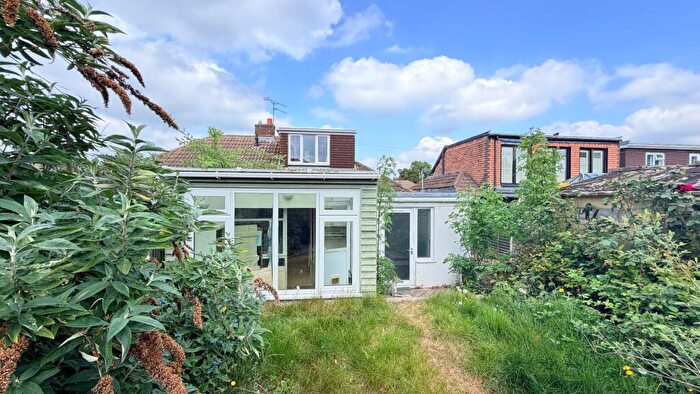 3 Bedroom Bungalow For Sale In Westbury Close, Fleet, GU51