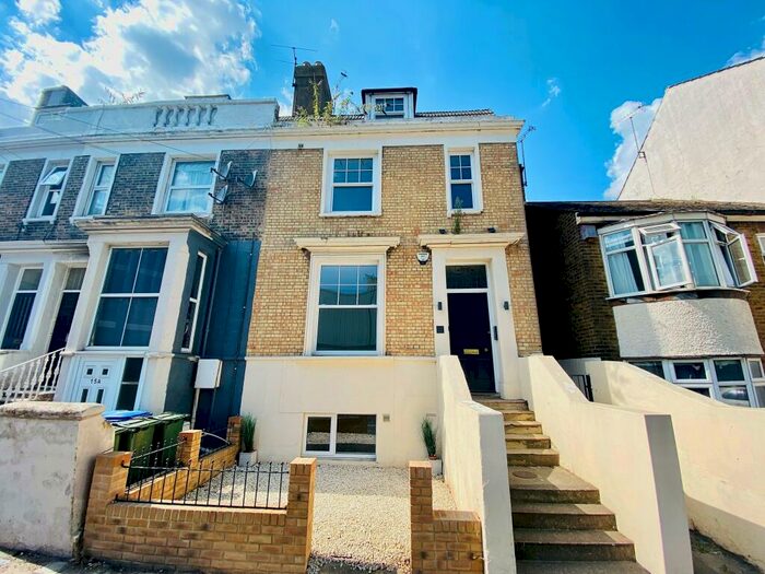 1 Bedroom Apartment To Rent In Station Street, Sittingbourne, ME10