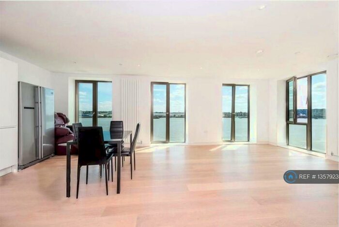 3 Bedroom Flat To Rent In Schooner Road, London, E16