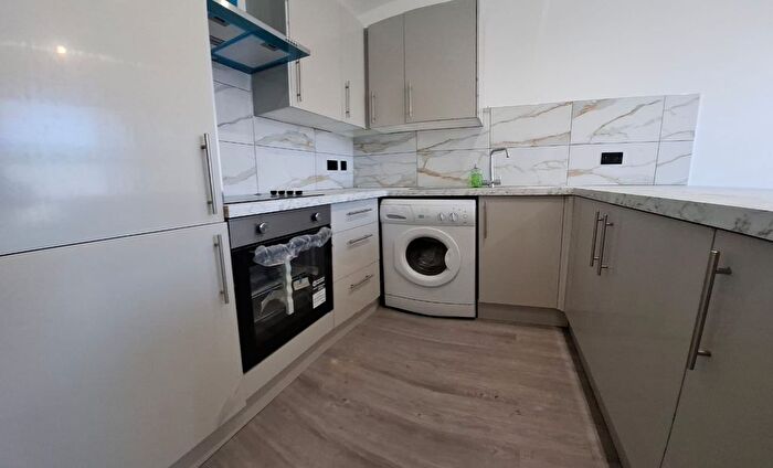 2 Bedroom Flat To Rent In Woodfield Street, Swansea, SA6