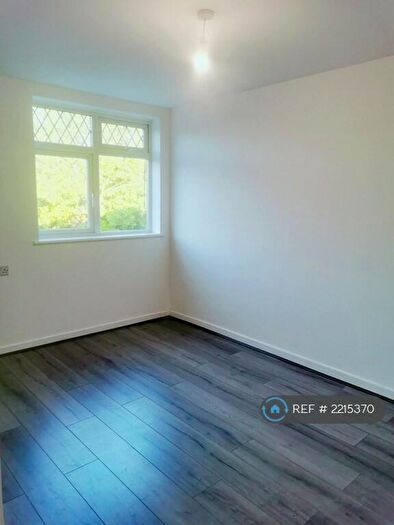 1 Bedroom Flat To Rent In Cobham, London, NW9