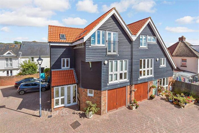 3 Bedroom Semi Detached House For Sale In Newmans Close, Hythe, Kent, CT21