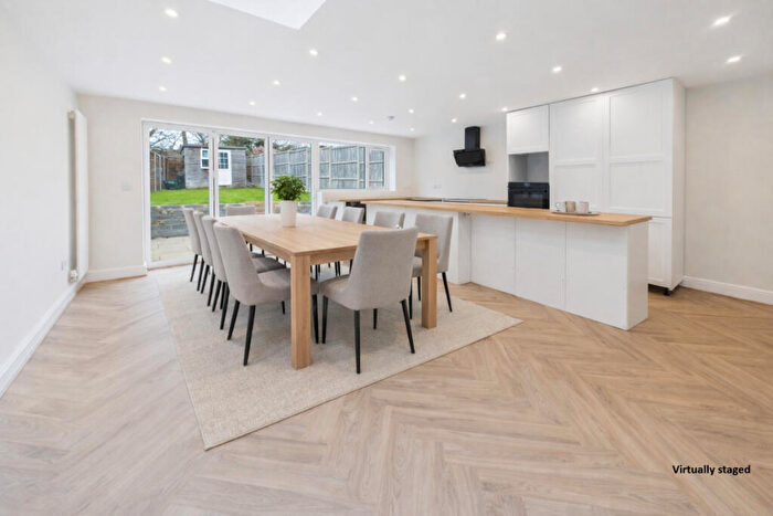 3 Bedroom Semi-Detached House For Sale In Pixies Hill Road, Hemel Hempstead, HP1