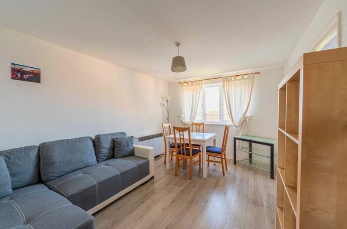 1 Bedroom Flat To Rent In Inwen Court, Deptford, London, SE8