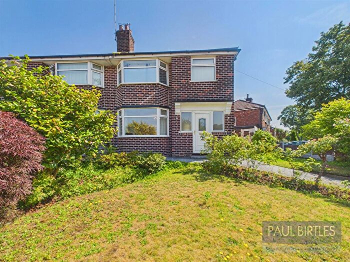 3 Bedroom Semi-Detached House For Sale In Kingsway Park, Davyhulme, Manchester, M41
