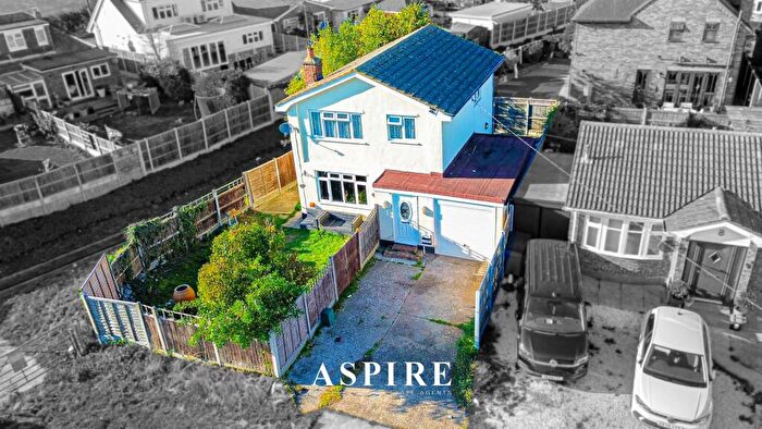 3 Bedroom Detached House For Sale In Caro Road, Canvey Island, SS8