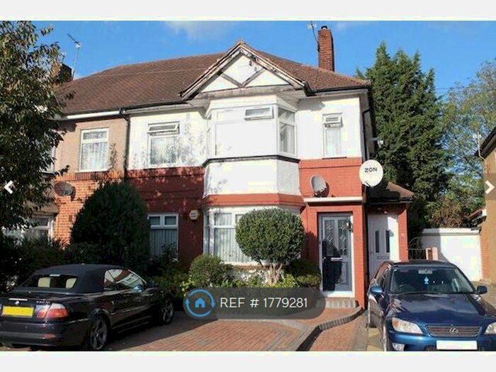 2 Bedroom Flat To Rent In Green Street, Enfield, EN3