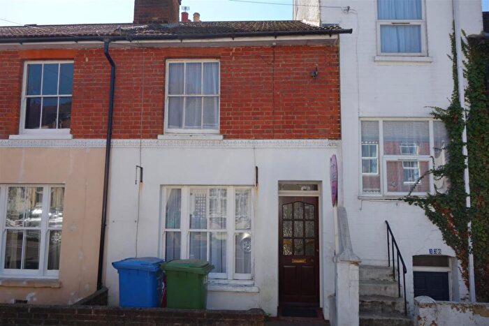 2 Bedroom Terraced House To Rent In Queens Road, Aldershot, GU11
