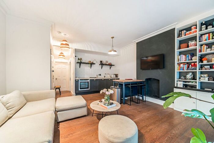 1 Bedroom Flat For Sale In Chiswick High Road, Chiswick, London, W4