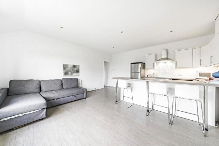 2 Bedroom Flat For Sale In Coolhurst Road, Crouch End, N8