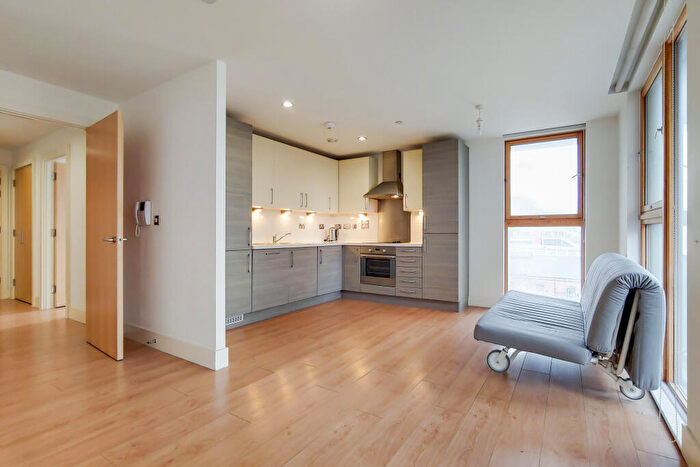 2 Bedroom Apartment To Rent In Province Square, London, E14