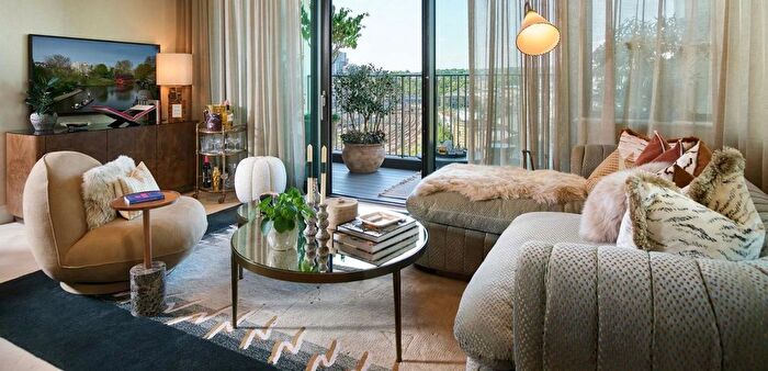 2 Bedroom Flat To Rent In Chalk Farm Road, London, NW1