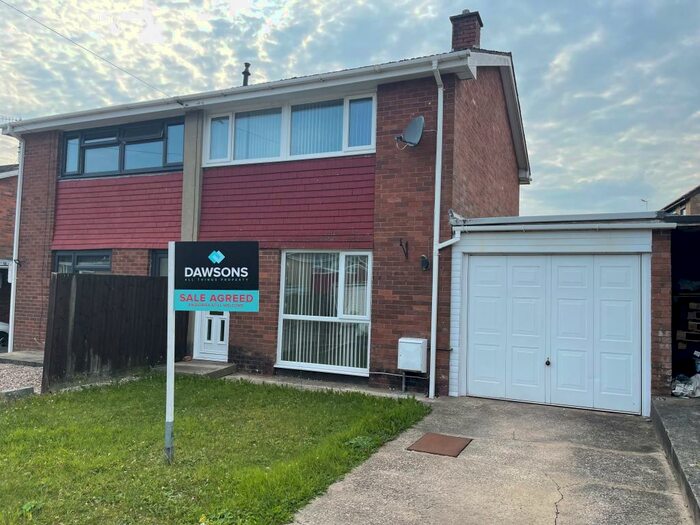 3 Bedroom House To Rent In Heol Y Twyn, Pontlliw, SA4