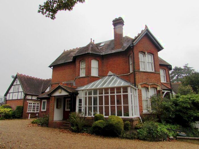 2 Bedroom Apartment To Rent In Boyn Hill Avenue, Maidenhead, SL6